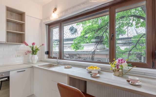 Modern & Bright Studio on Amzei Square