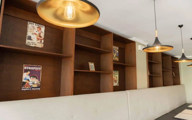 RedDoorz Plus Near Bamboo Organ Las Piñas