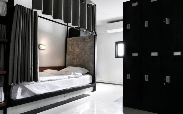 Hive Hostel - Adults Only