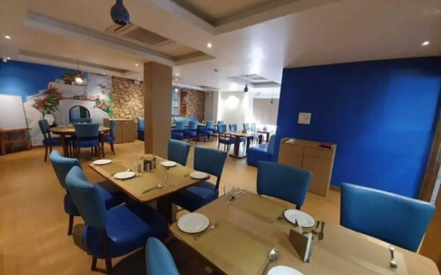 Hotel Gulmohar Grand