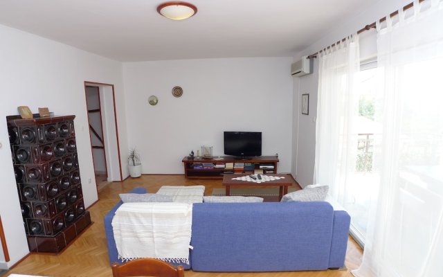 Apartment for 5 Persons With Balcony