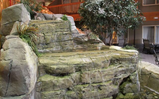 C'mon Inn Hotel & Suites