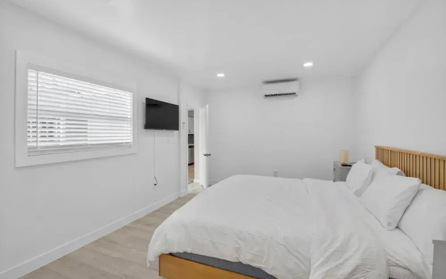 Delray Daydream, Home for 8