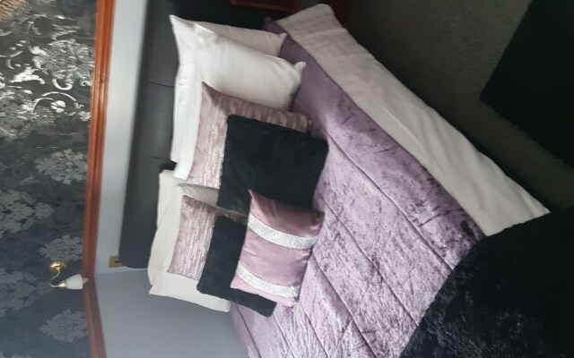 The Cresta Guest House