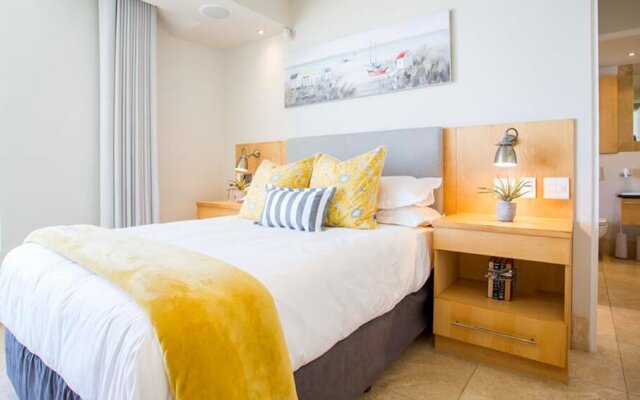 Comfy Room in a Seafront Villa