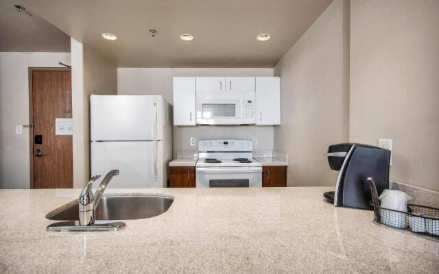 Home Inn & Suites Regina East