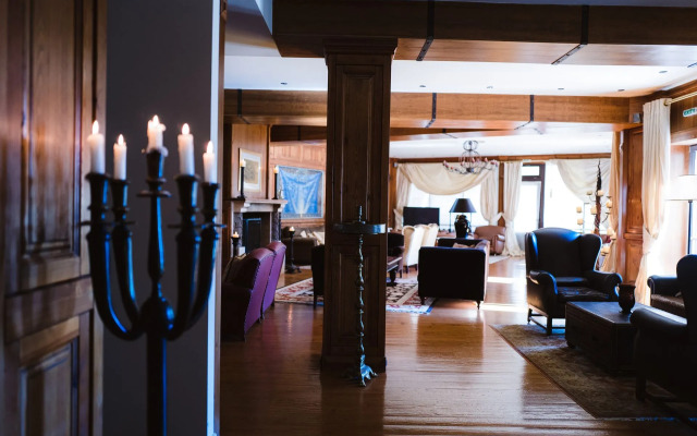 Trikolonion Country Hotel