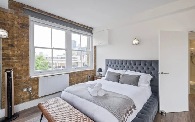 Large 1 Bedroom Studio in Old St