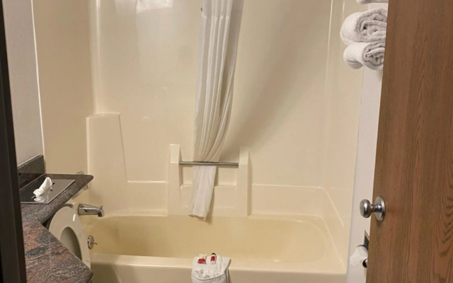 Travelodge by Wyndham La Porte/Michigan City Area