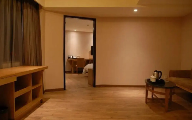 Insail Hotels (guangyuanxincun Jingtai Pedestrian Street Guangzhou)