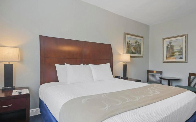 Crystal Bay Hotel