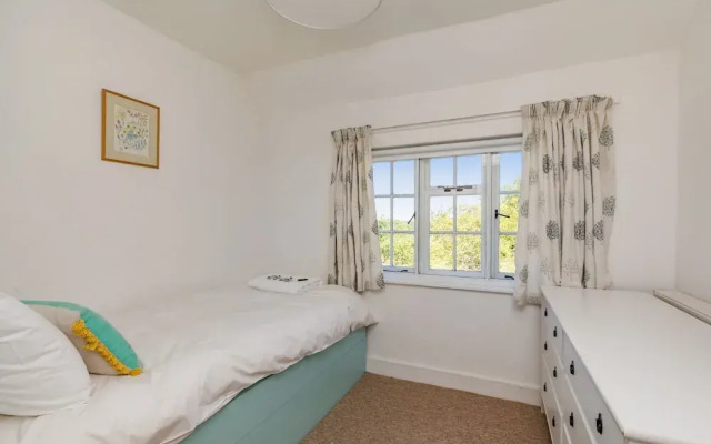 Danny Lodge | By Huluki Sussex Stays