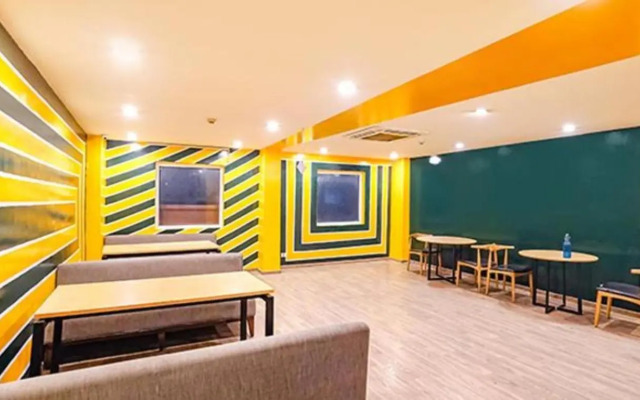 FabHotel Noida Grand