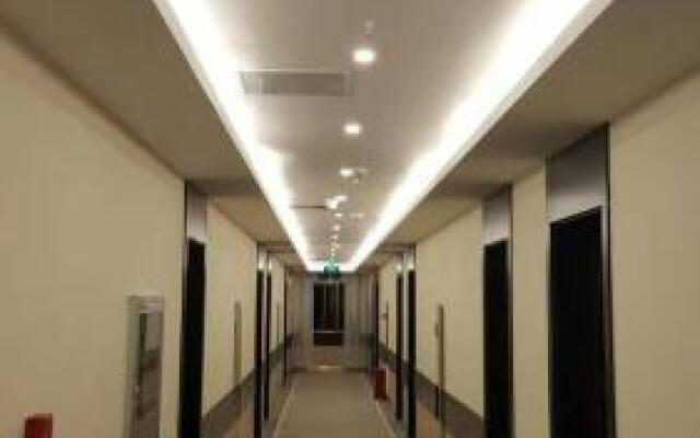 Yunshang Siji Chain Hotel Jinghong Manting Park