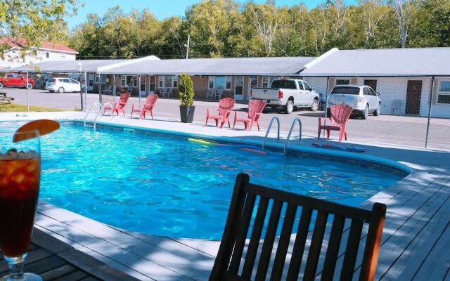 Silverwood Inn & Suites