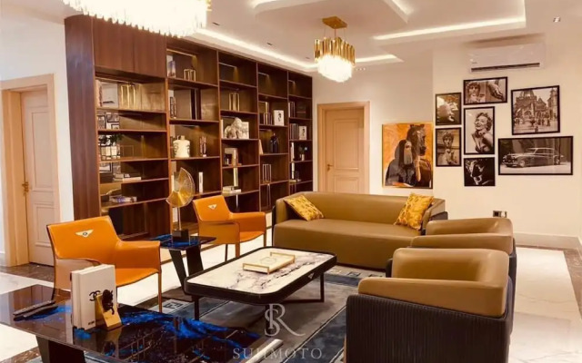 Sujimoto AveMontaigne BananaIsland Ikoyi