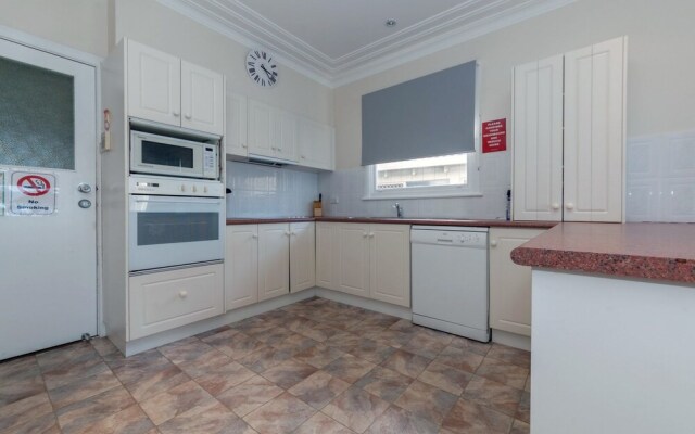 Seaview Crescent, 8