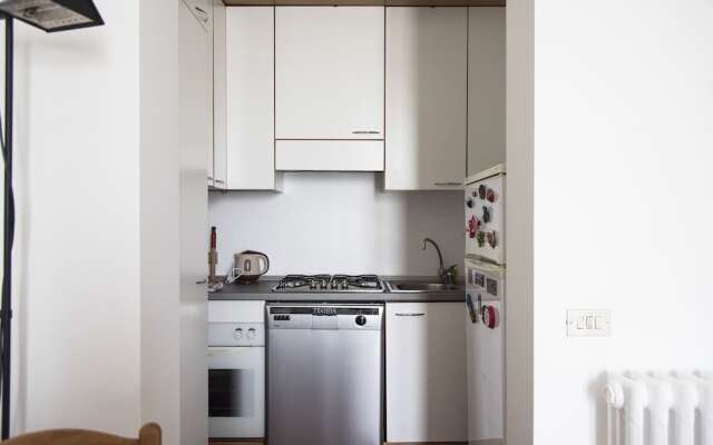 Bright & Cozy Flat near Navigli, Iulm, Tortona