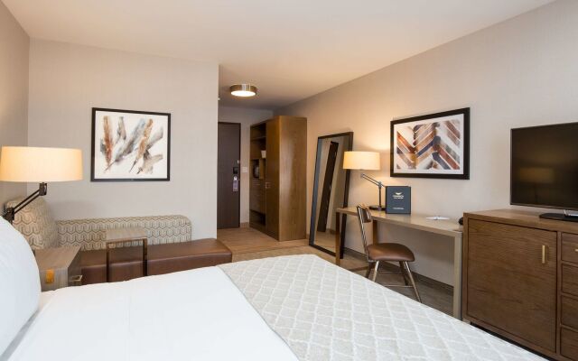 Pomeroy Inn & Suites Prince George