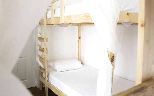 Locals Hostel & Suites
