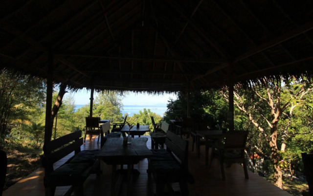 Chomjan Beach Resort