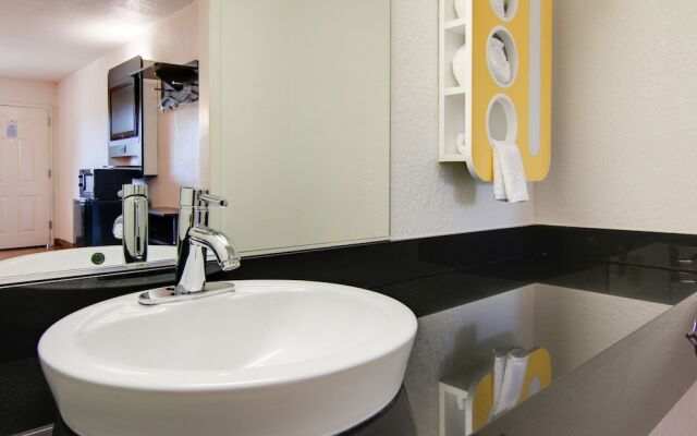 Executive Inn & Suites