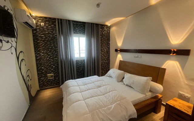 LIVELY HOTEL & Suites