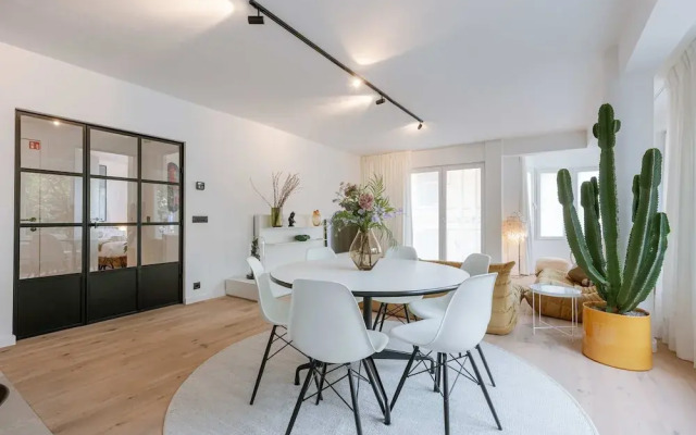 Modern 3-bedroom Apartment Family-friendly Touches