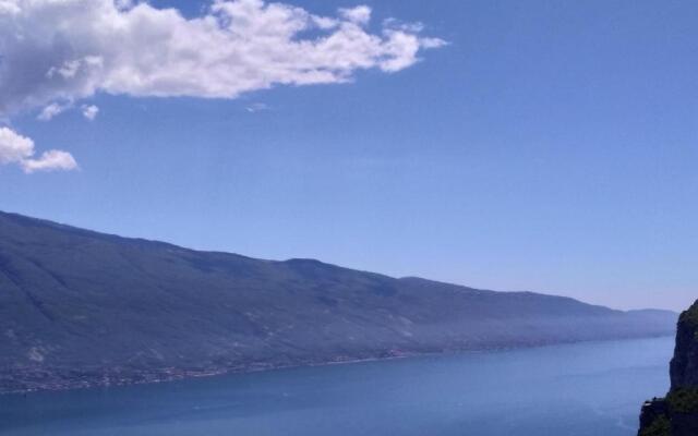 Ulivi Sul Garda Garden by Gardadomusmea