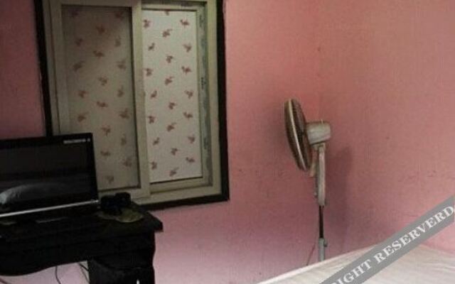 Trip • Light Luxury Hotel