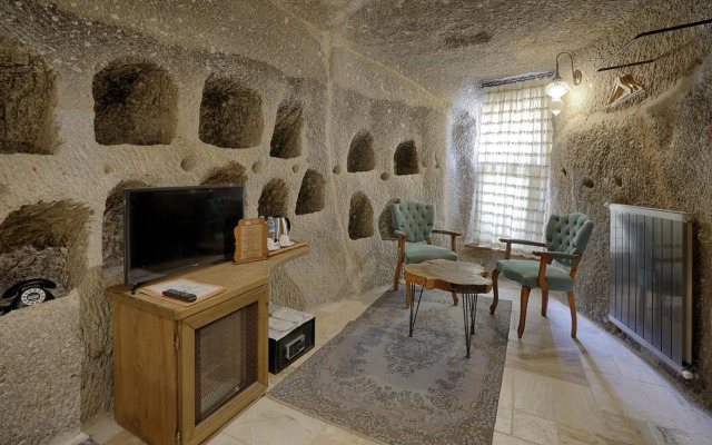 Hera Cave Suites