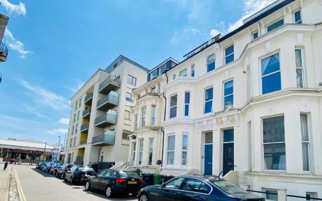 Ann Apartments opposite the Pier with sea view