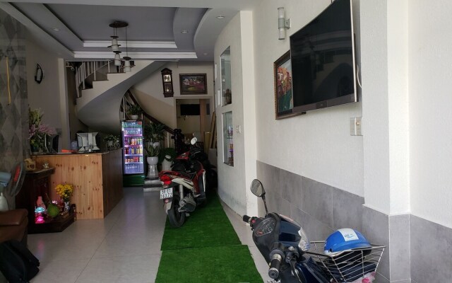 Nhu Huynh Hotel by OYO Rooms