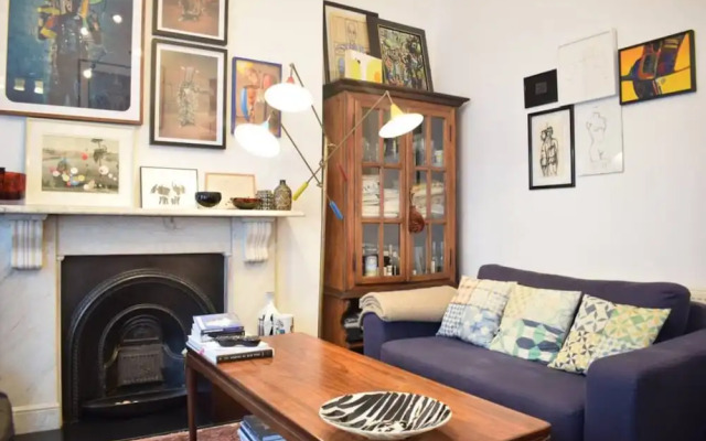 West Kensington Stunning 2 Bedroom Flat With Balcony