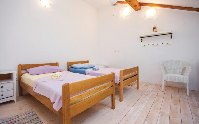Amazing Home in Lozovac with Hot Tub, WiFi & 4 Bedrooms