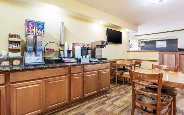 Econo Lodge Cloverdale