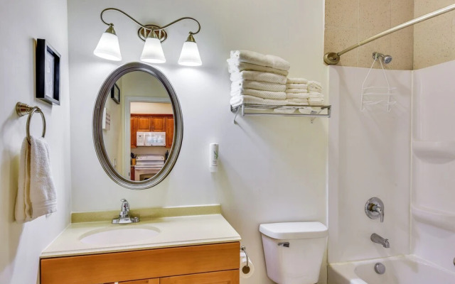 3 Mi to Warren Dunes: Sawyer Getaway w/ Fireplace!