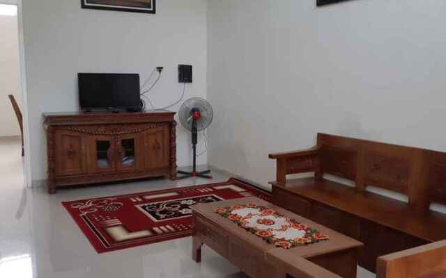 Full House Two BR at Emerald Villa Batu J6