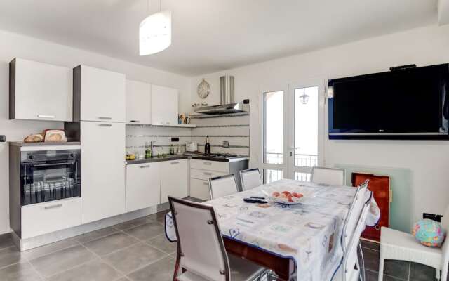 Gorgeous Apartment in Cipressa With Terrace