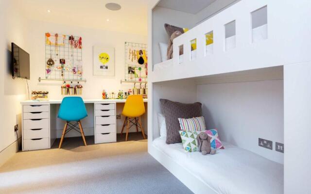 Veeve - Chelsea Square Serenity