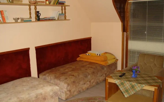 Körevár Cottage