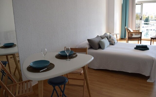 Amplio estudio con vistas a la marina y al mar ref 358