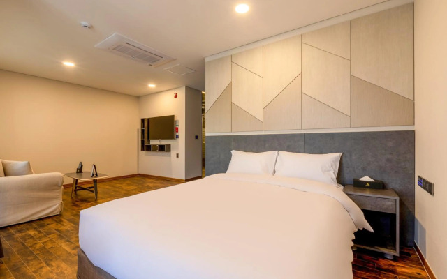 Urbanest Hotel