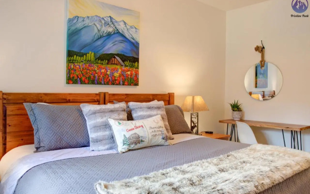 Modern Nordic 2 Bedroom Mountain View Condo