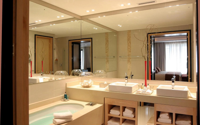 No5 Boutique Art Hotel by Mantis