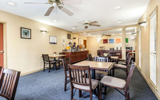 Rodeway Inn & Suites East/I-44