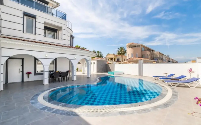 Superb Villa With Private Pool in Antalya