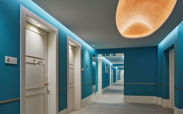 De Bonart Naples, Curio Collection by Hilton