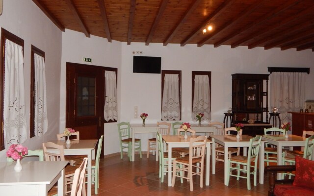 Tinos Suites & Apartments
