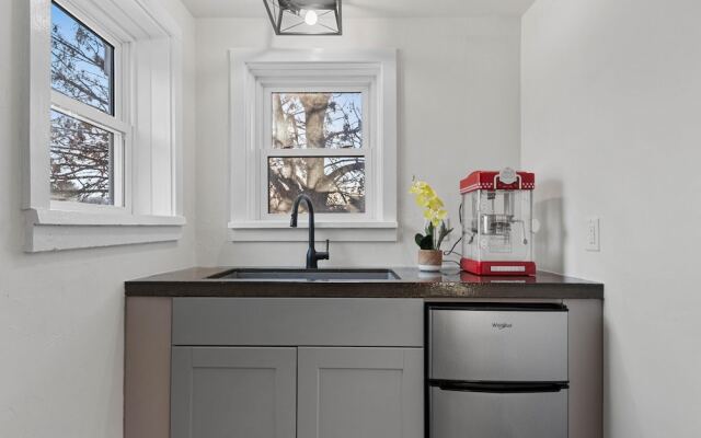 Small Town Retreat- 5br- Movie Theater Room